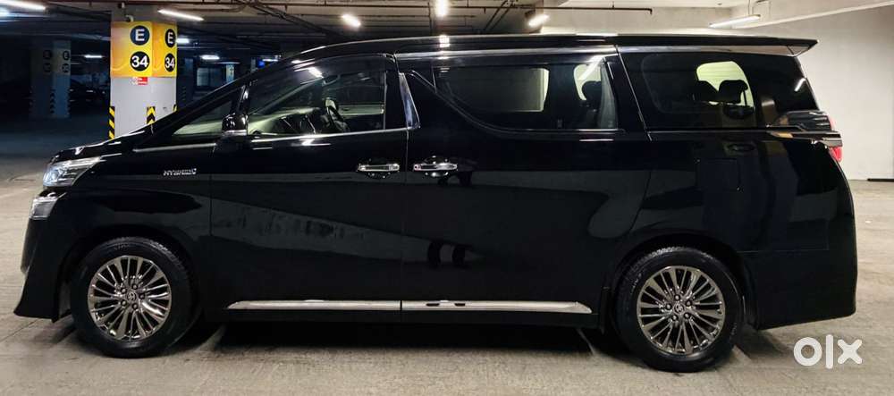 Toyota Vellfire 2.5 Executive Lounge, 2020, Cng & Hybrids