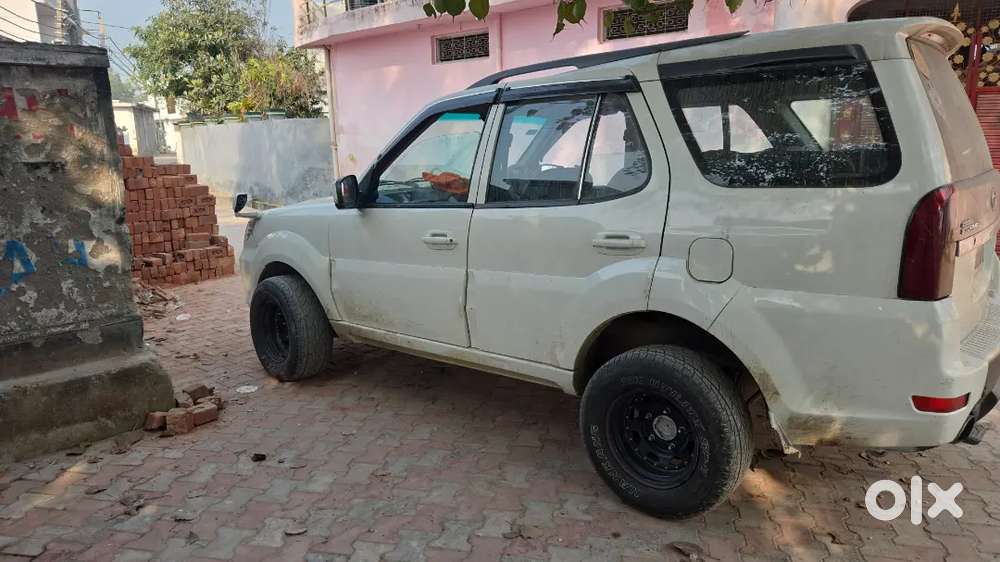 Tata Safari Storme 2014