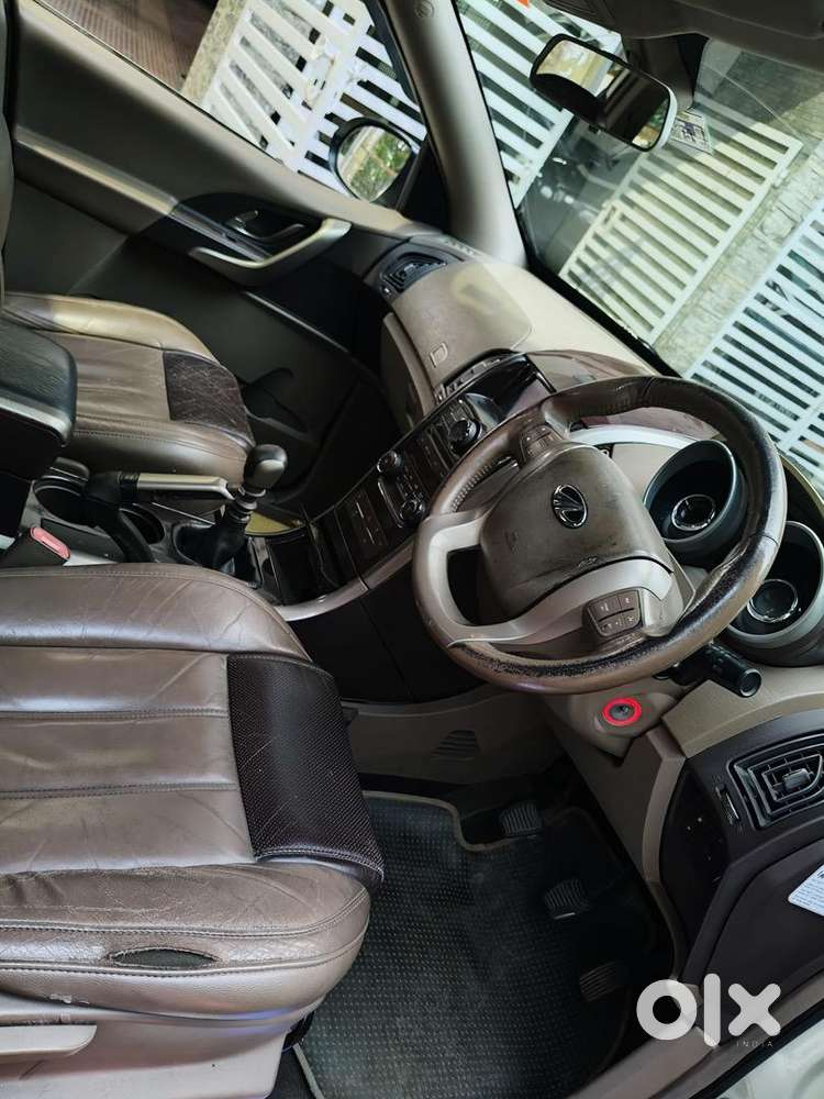 Mahindra Xuv700 2015 Diesel Well Maintained