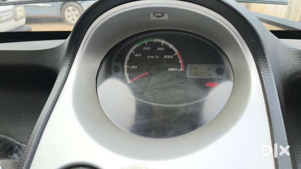 Tata Nano Xe, 2012, Petrol