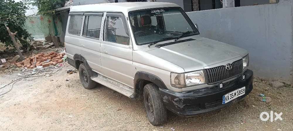 Toyota Qualis Good Condition Tyre 75%