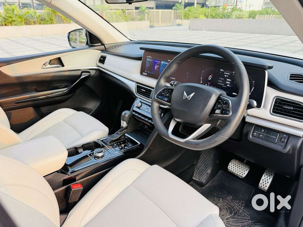 Mahindra Xuv700 2.2 Ax 7 Diesel At Luxury Pack Str Awd, 2025, Diesel