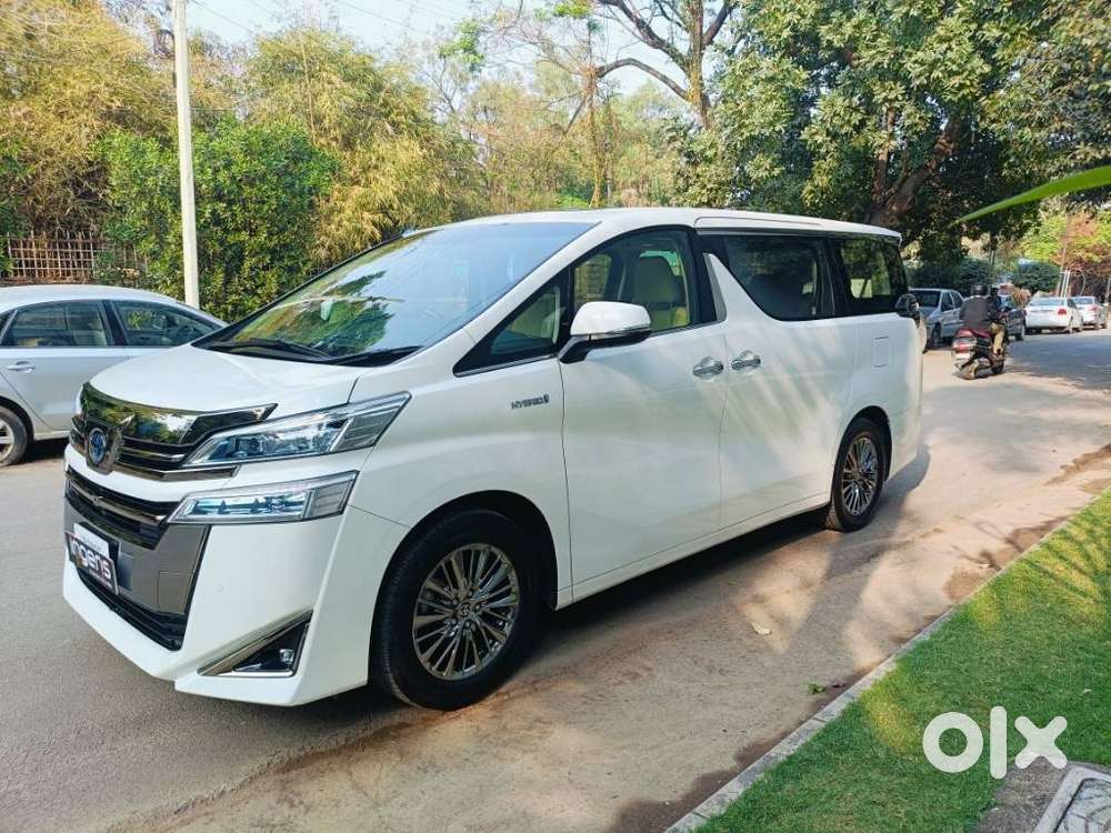 Toyota Vellfire 2.5 Executive Lounge, 2023, Petrol