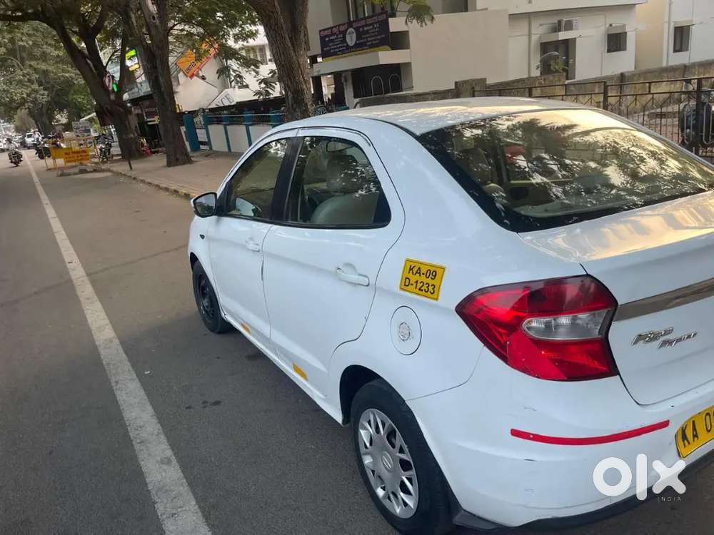 Ford Aspire Titatinium Blu 2018