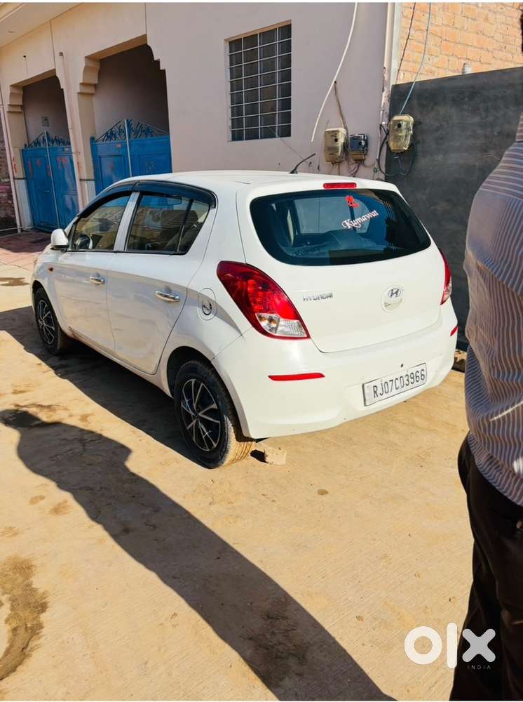 Hyundai Aura 2013 Diesel 130000 Km Driven