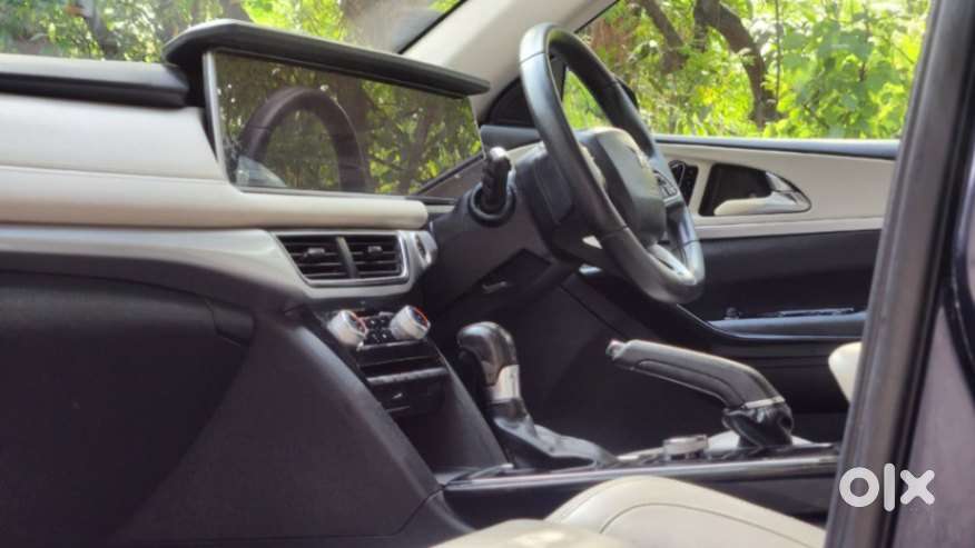 Mahindra Xuv700 2.0 Ax 7 Petrol At Str, 2021, Petrol