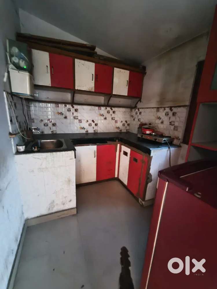 1bhk fully furnished in aliganj only for girls