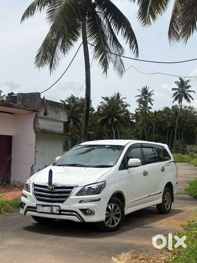 Toyota Innova 2.5 Vx 8 Seater Bs Iv, 2015, Diesel