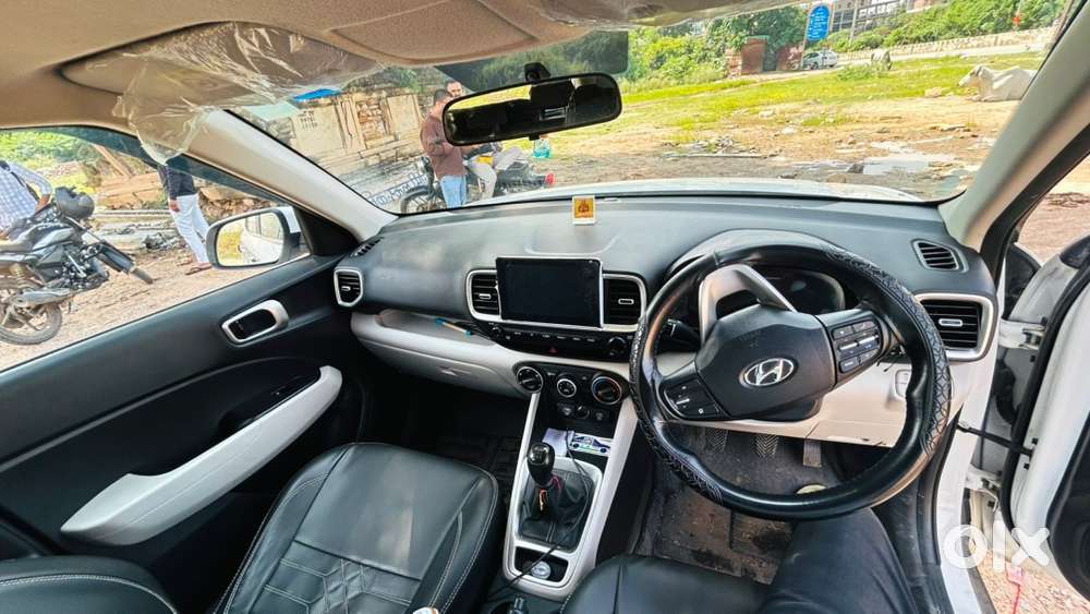 Hyundai Venue Petrol Manual 2024