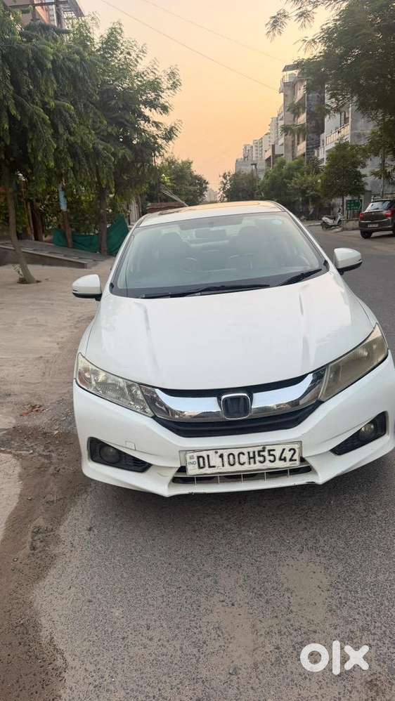 Honda City Push Button Automatic Sunroof 2017 Petrol Well Maintained