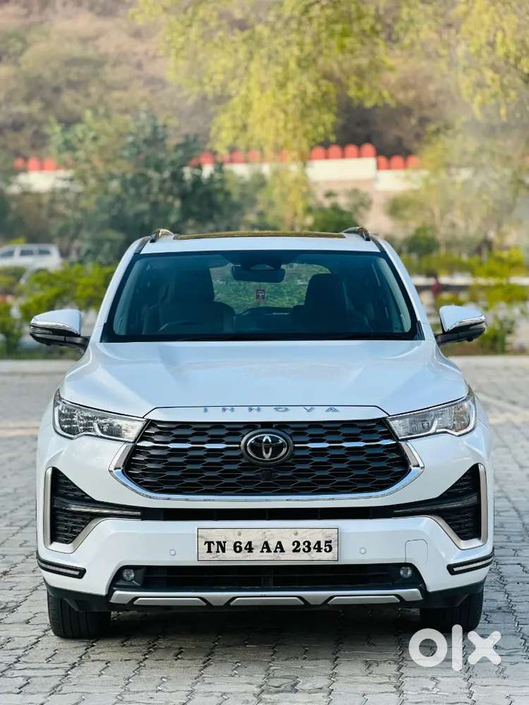 Toyota Innova Hycross Zx Hybrid Just 26000km