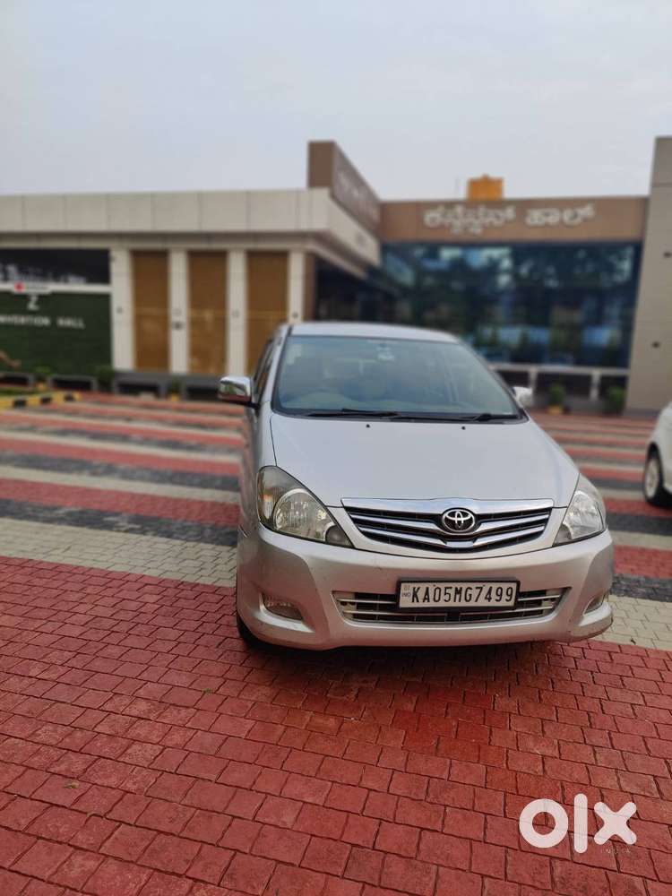 Innova 2.5v 2009 Model 8seater Well Maintain