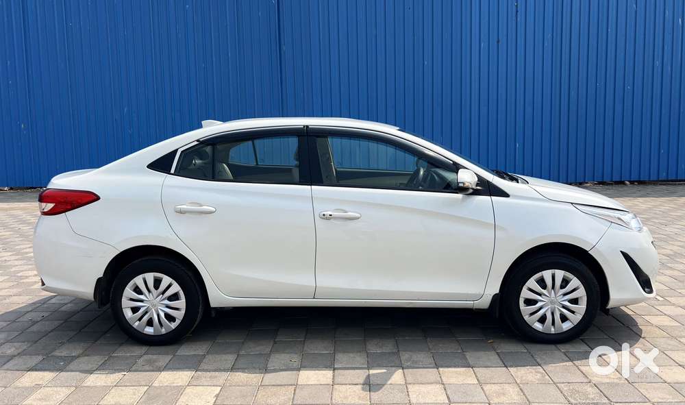 Toyota Yaris Ativ G Cvt, 2018, Petrol