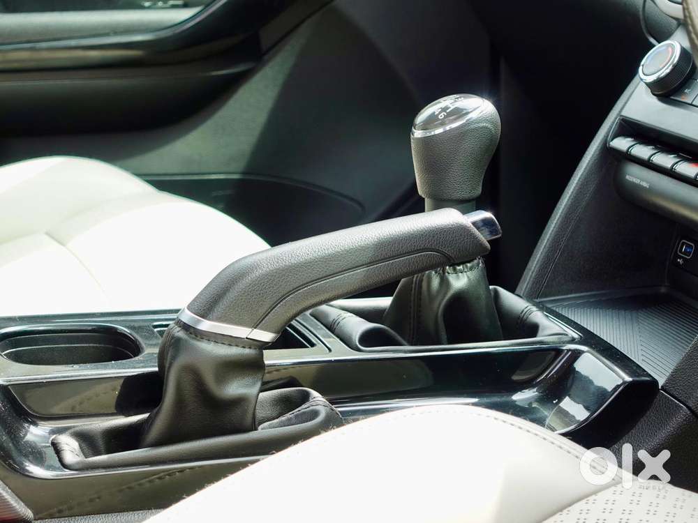 Mahindra Xuv700 2.0 Ax 5 Petrol Mt Str, 2022, Petrol