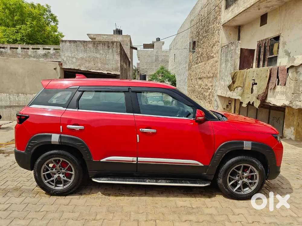 Red Maruti Suzuki Brezza 2024