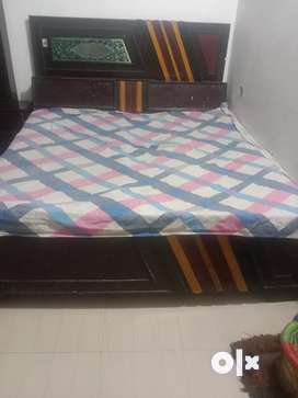 Old deals bed olx