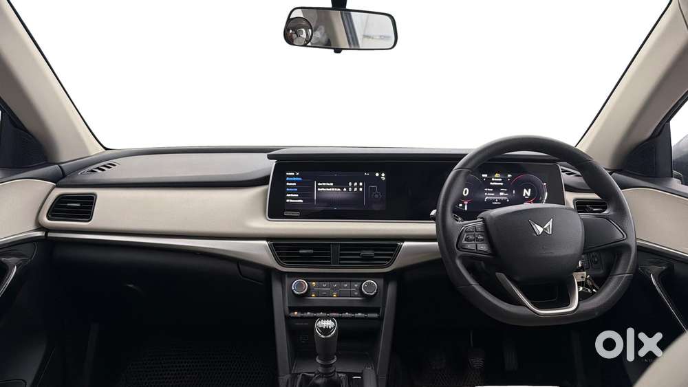 Mahindra Xuv700 2.0 Ax 5 Petrol Mt Str, 2022, Petrol