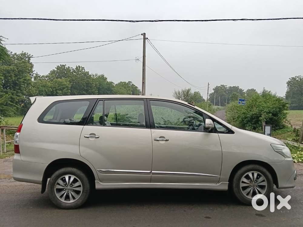 Toyota Innova 2.5 Vx 8 Seater Bs Iv, 2016, Diesel