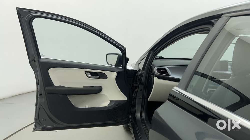 Tata Altroz Xz, 2023, Petrol