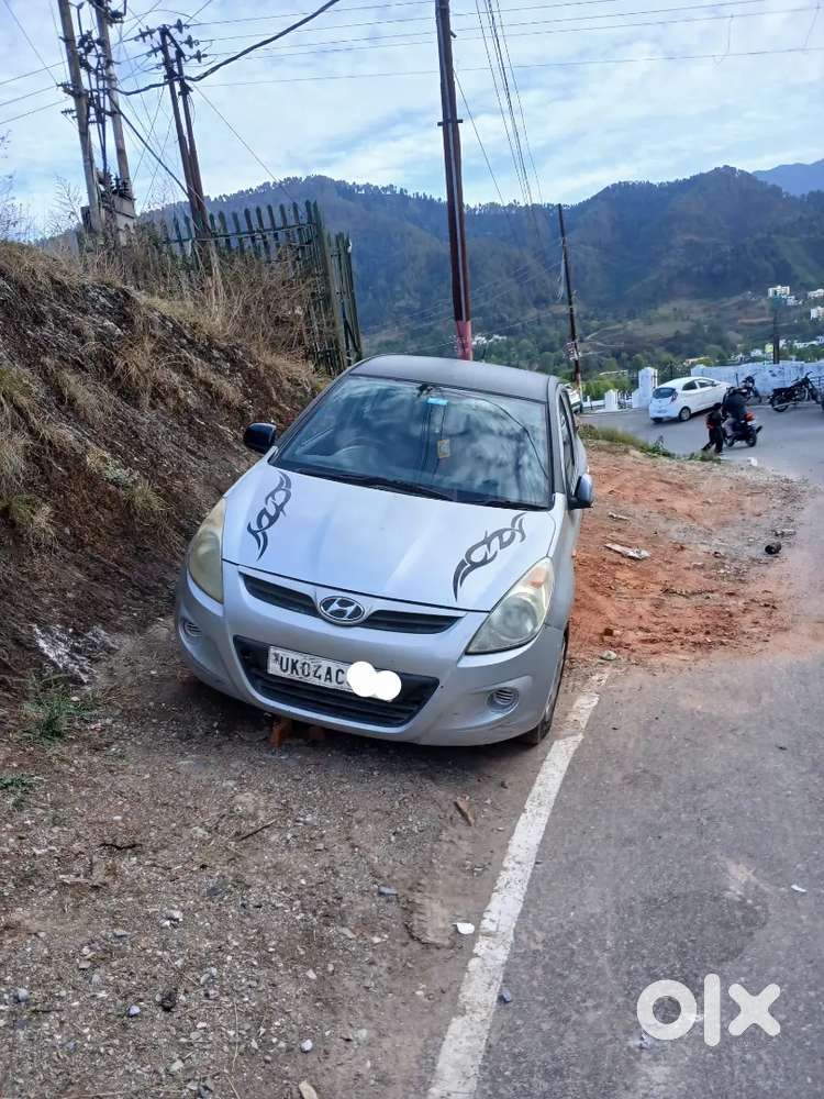 अच्छी कंडीशन की गाड़ी है नए टायर है 2030 तक बढ़ाया है