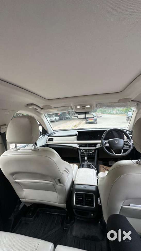 Mahindra Xuv700 2.2 Ax 7 Diesel At Luxury Pack Str Awd, 2023, Diesel