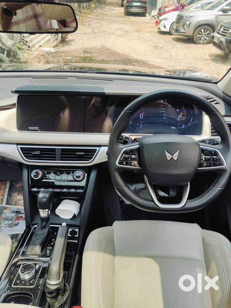 Mahindra Xuv700 2.0 Ax 7 Petrol At Str, 2021, Petrol