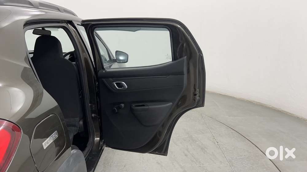 Renault Kwid 2019-ongoing 1.0 Rxt (o), 2018, Petrol