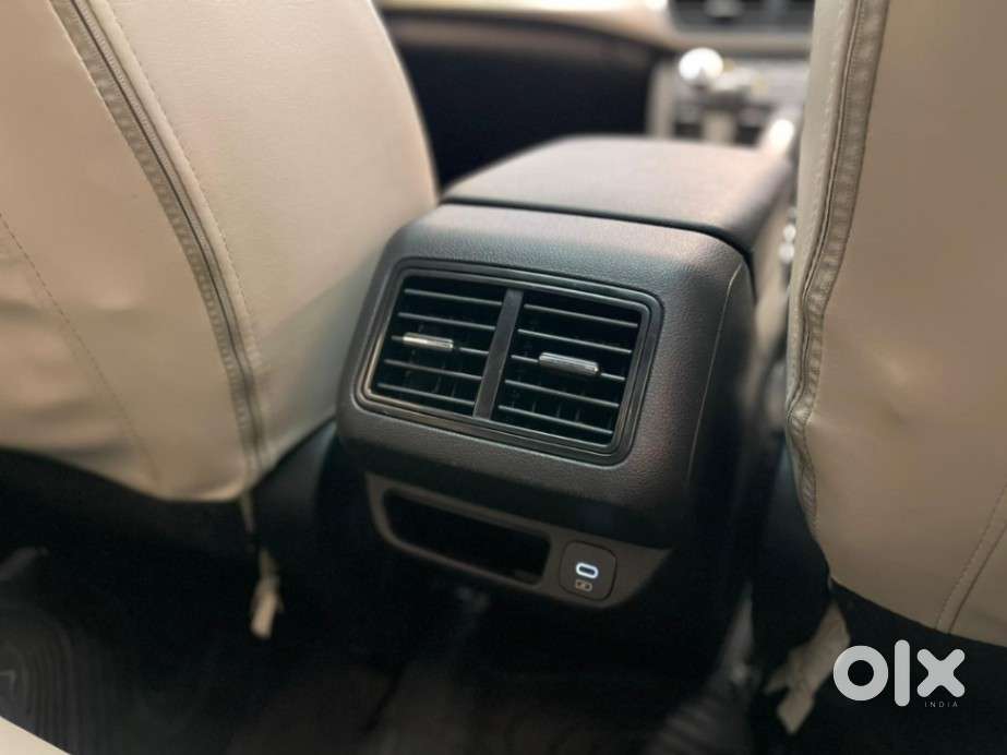 Mahindra Xuv700 2.0 Ax 5 Petrol At Str, 2024, Petrol