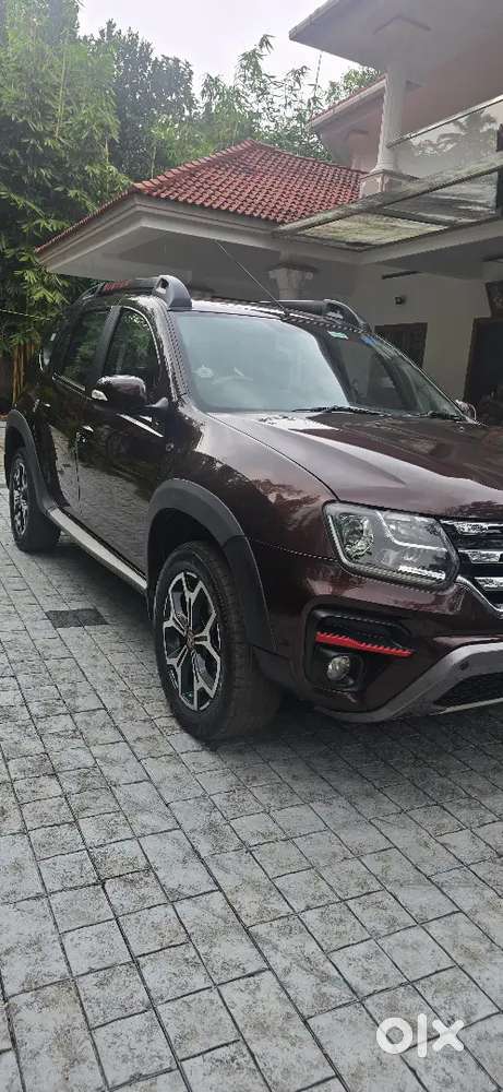 Well Maintained Turbo Petrol Duster.