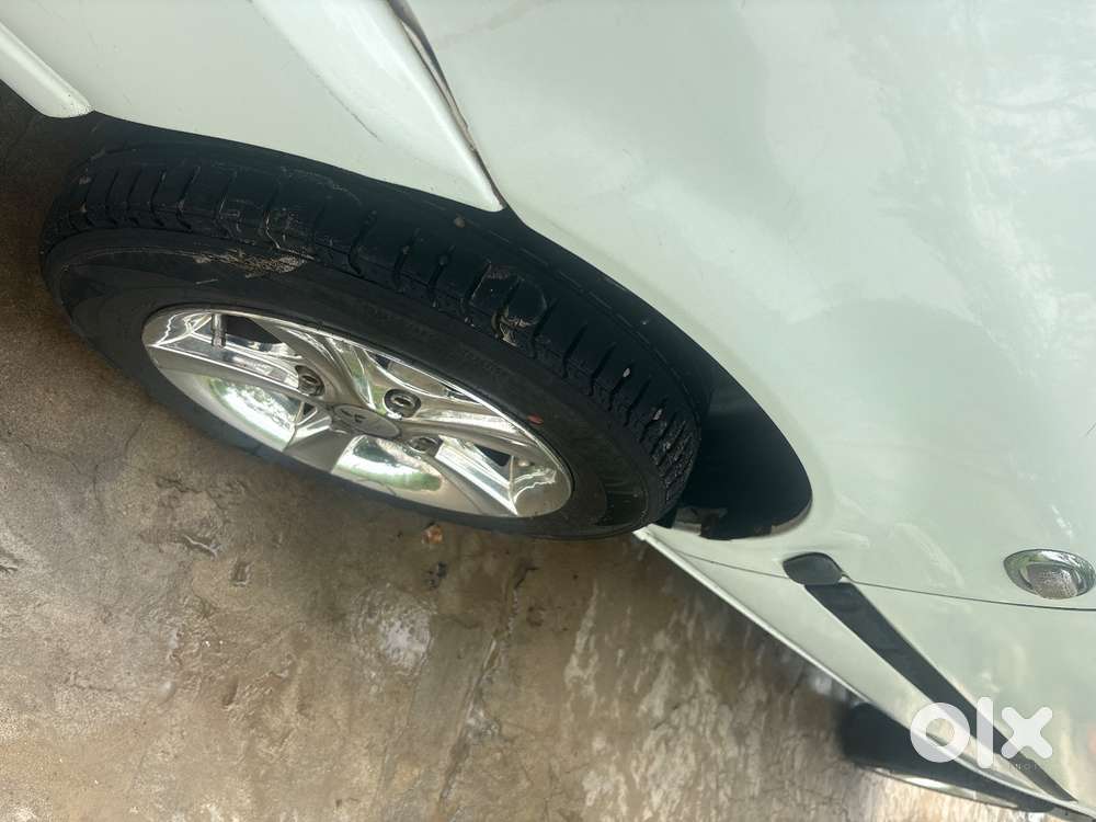 Zen Lxi 2005 Petrol White  Color
