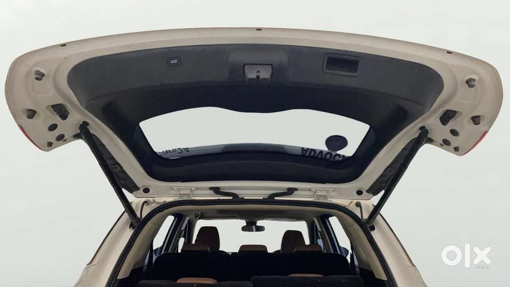 Mg Hector Plus Sharp Pro 1.5 Turbo Petrol Mt 6 Str, 2023, Petrol