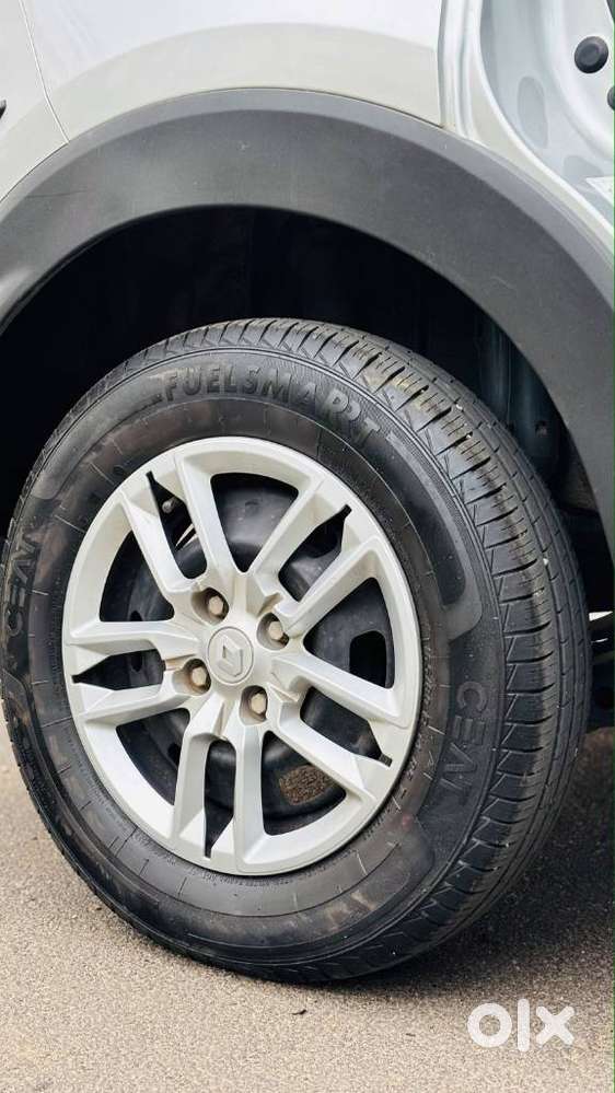 Renault Triber Rxt, 2023, Petrol