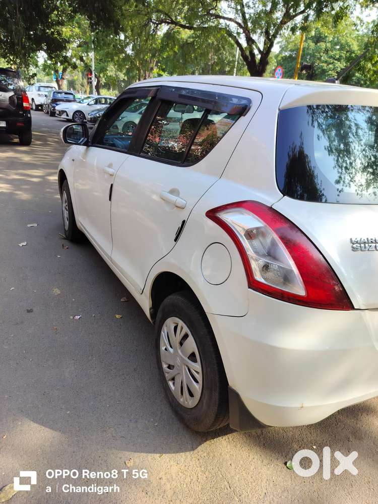 Maruti Suzuki Swift Vxi 1.2 Abs Bs-iv, 2016, Petrol