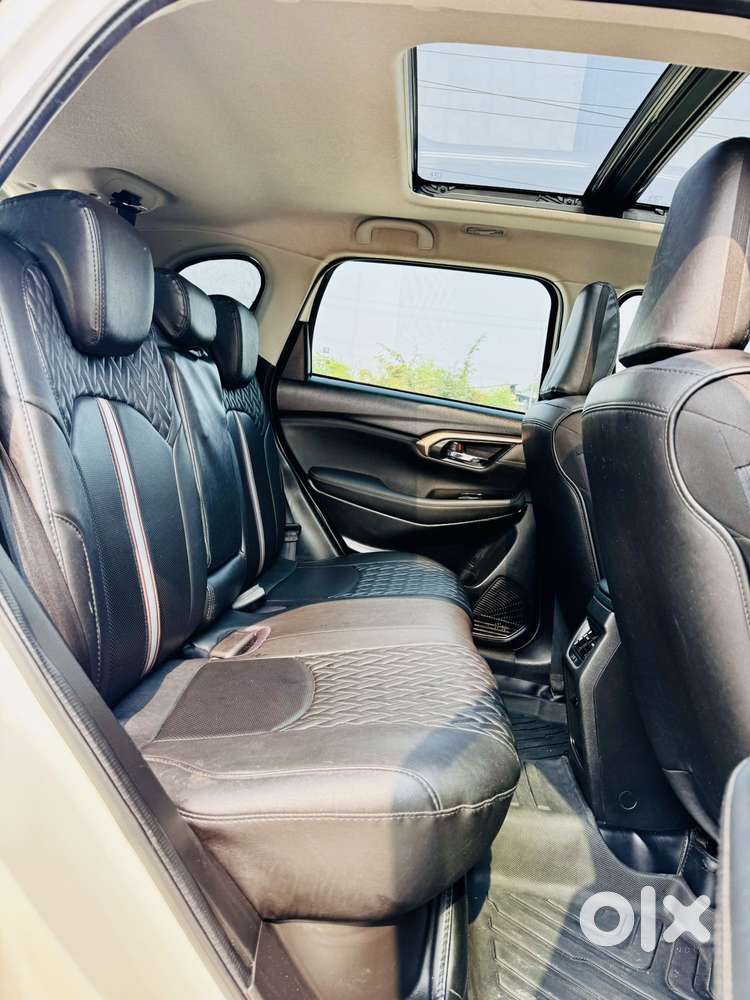 Maruti Suzuki Grand Vitara 1.5 Zeta Plus Dual Tone Intelligent Hybri..