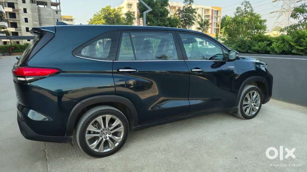 Car For Sale 2023 Toyota Innova Hycross Zx (o) Hybrid Automatic