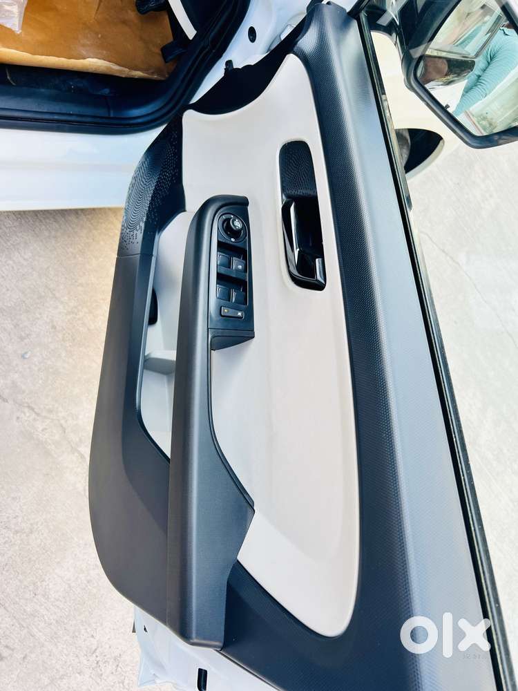 Tata Altroz 1.2 Xt, 2026, Petrol