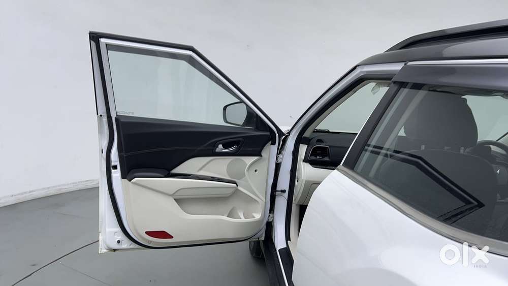Mahindra Xuv 3xo Ax7l Petrol Mt, 2024, Petrol