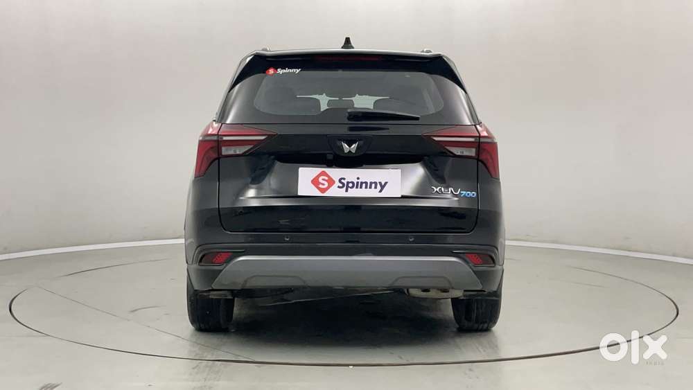 Mahindra Xuv700 2.0 Ax 5 Petrol Mt 7 Str, 2025, Petrol