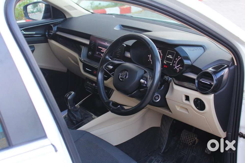 Skoda Slavia 1.0 Ambition Tsi, 2022, Petrol