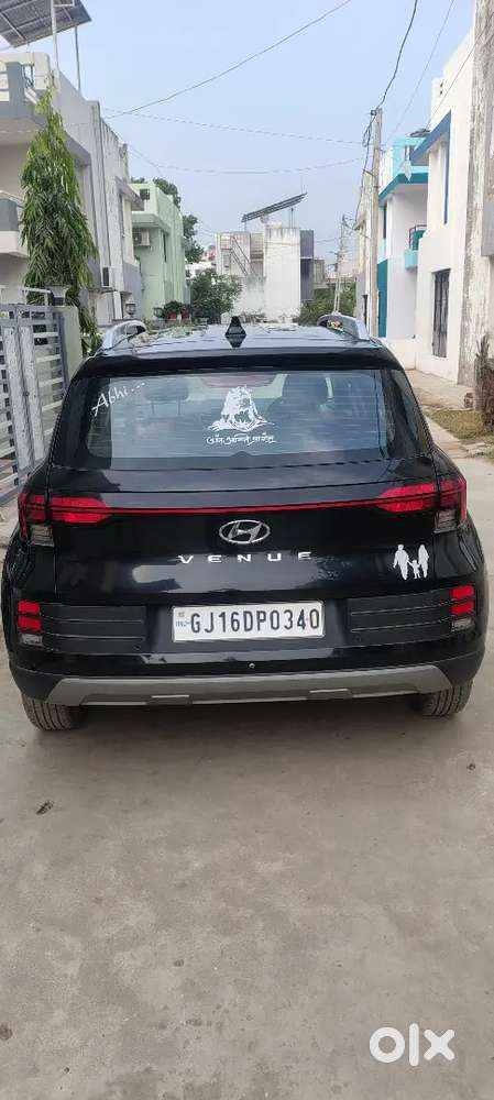 Hyundai Venue 2023 Petrol 14500 Km Driven