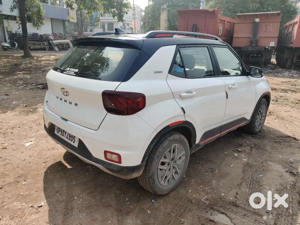 Hyundai Venue Sx Dual Tone October-2021 With All Top Model Features