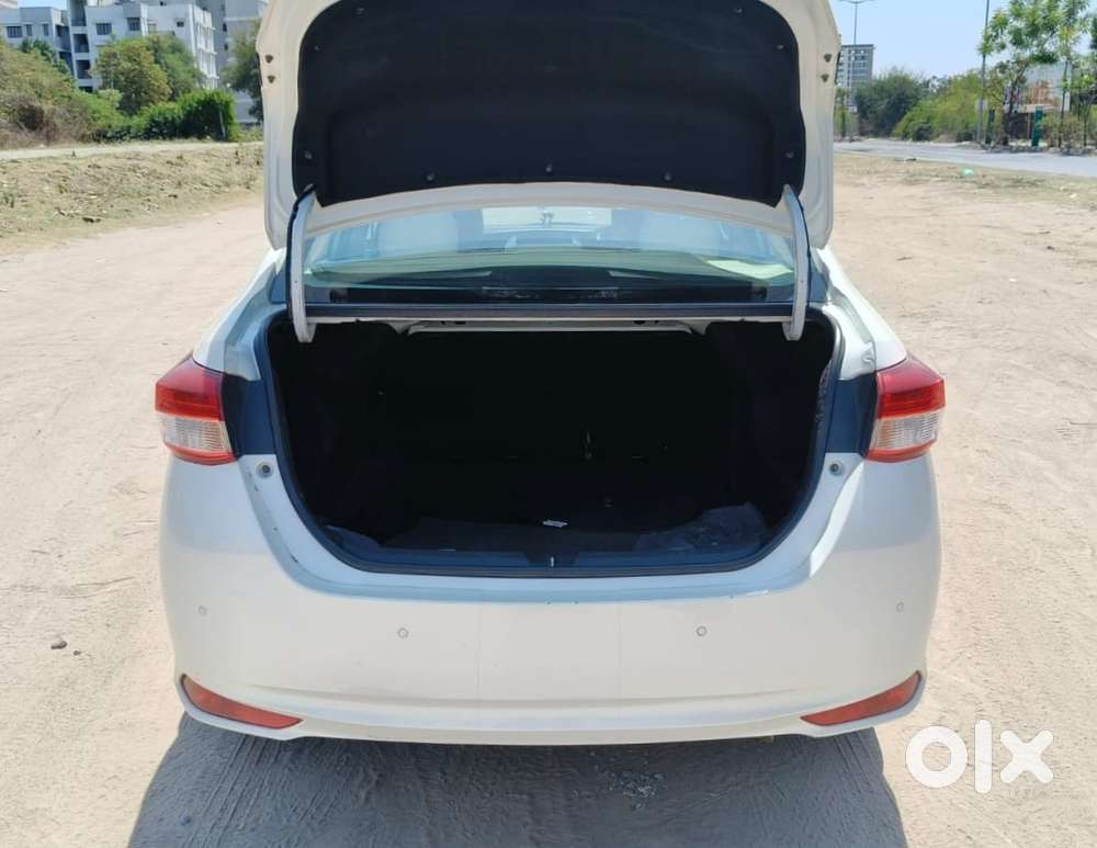 Toyota Yaris V Cvt, 2019, Petrol