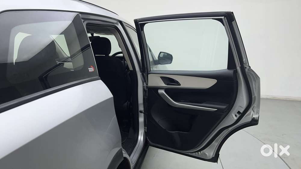 Mahindra Xuv700 2.2 Ax 3 Diesel Mt 7 Str, 2022, Diesel