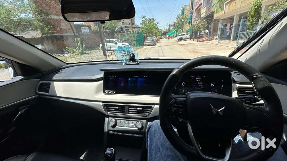 Mahindra Petrol 2022 Car