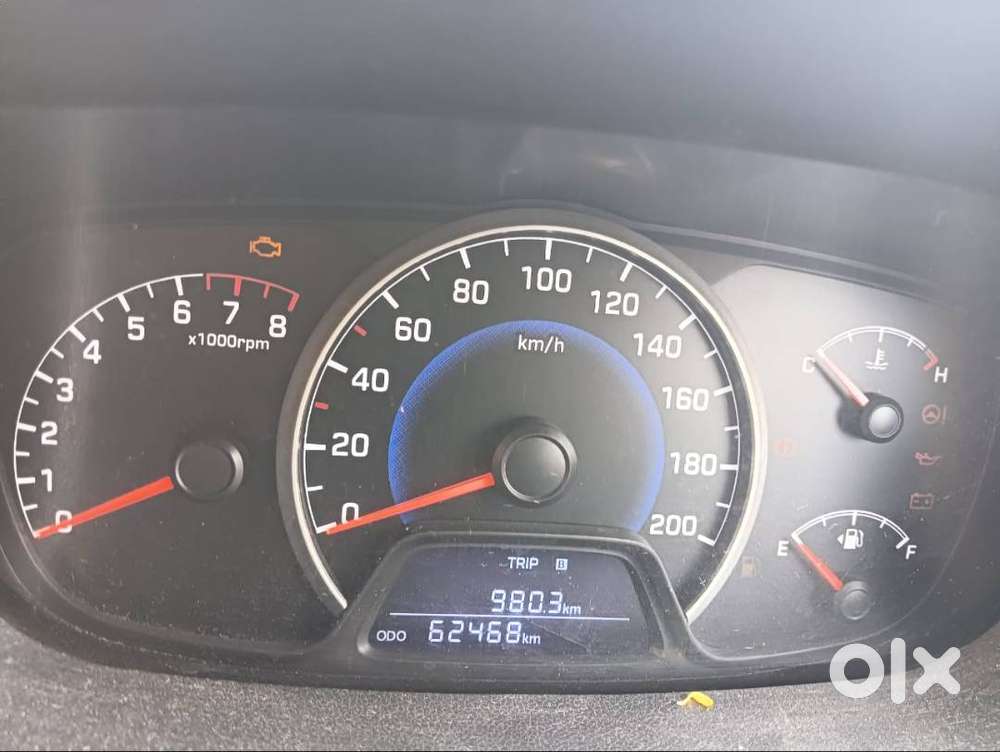 Hyundai Grand I10 Sportz (2015) Silver  Low 64.5k Kms  Active Insura