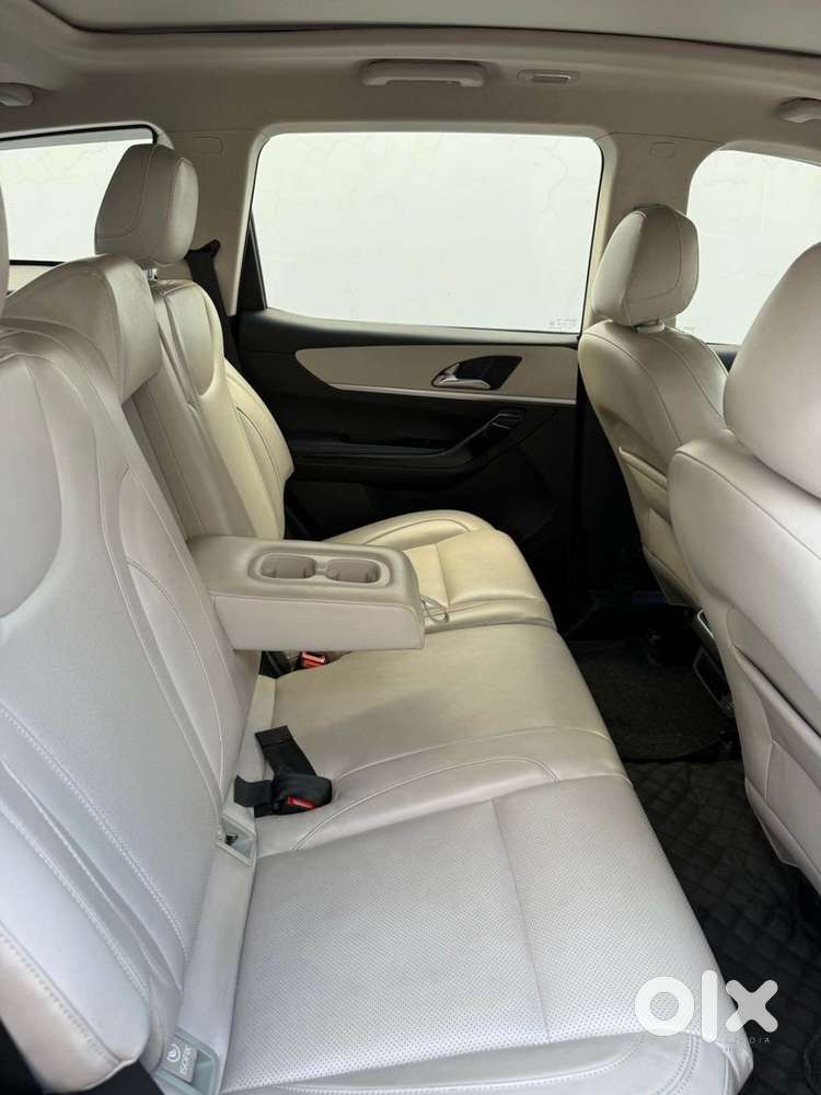 Mahindra Xuv700 Ax7l Petrol Automatic  2024  1st Owner Uk08-vip