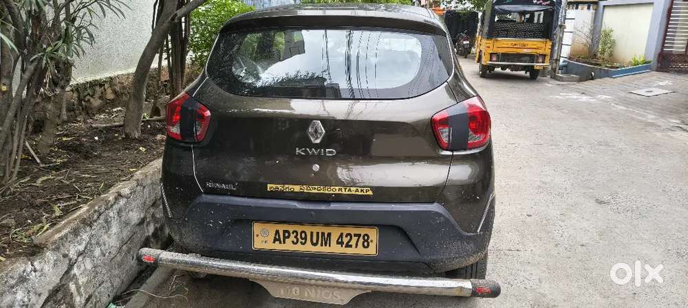 Kwid Petrol Car