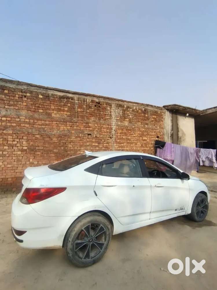 Hyundai Verna Fluidic 2011 Diesel Manual