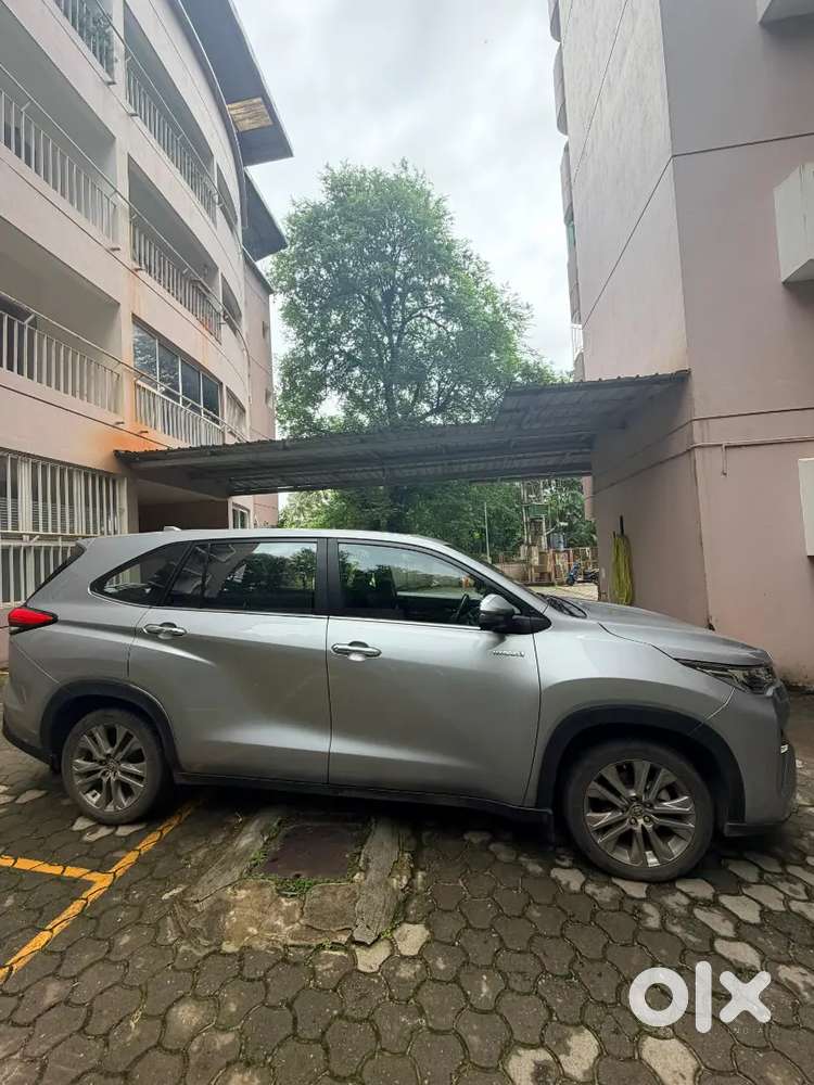 Toyota Innova Hycross 2024