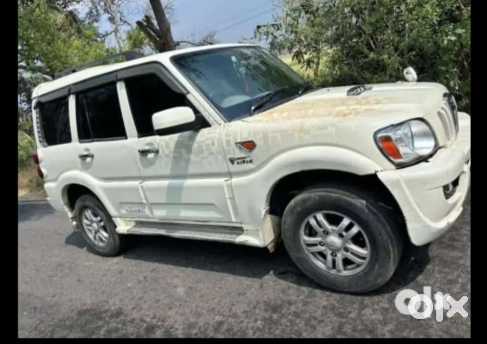Mahindra Scorpio Classic 2013 Petrol 110000 Km Driven